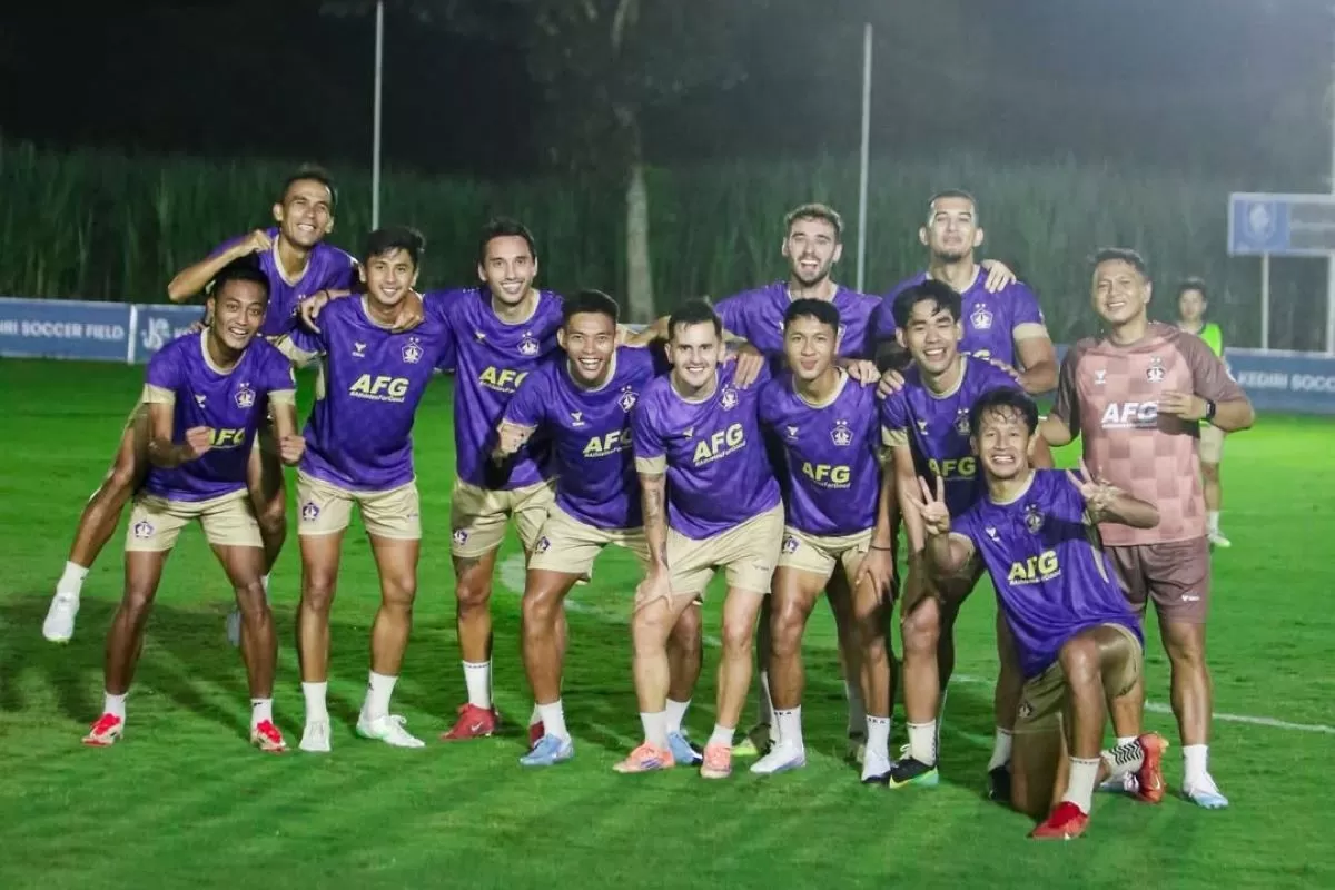 Skuat Persik Kediri matangkan persiapan menjelang laga melawan Persis Solo (@persikfcofficial)