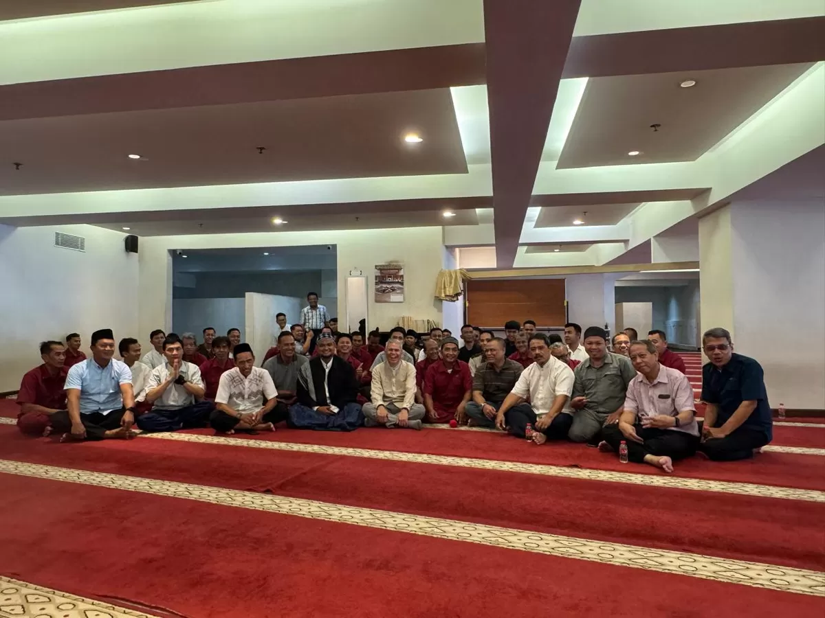 Manajemen dan karyawan Mal Ciputra Jakarta memanjatkan doa bersama di awal tahun 2026 sebagai simbol kebersamaan, syukur, dan harapan akan perjalanan yang lebih baik (Mal Ciputra )