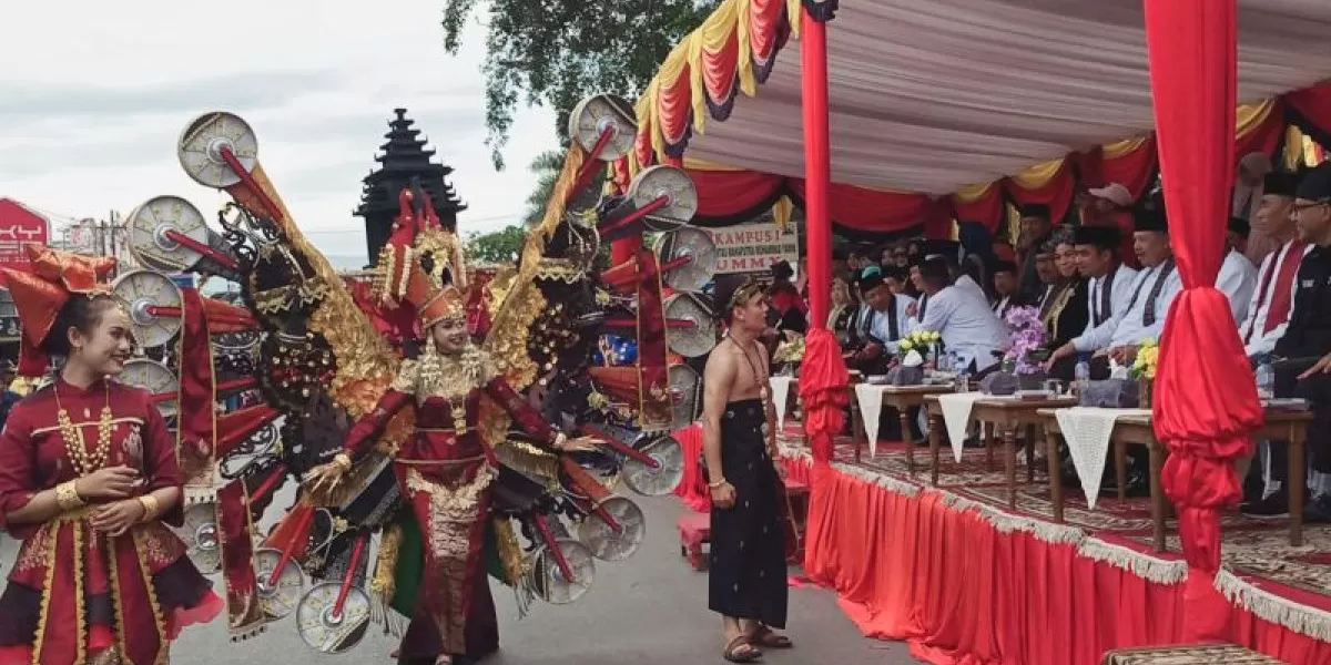 Keren! Festival Rang Solok Baralek Gadang Masuk Kedua Kalinya Dalam KEN 2023               (FOTO ANTARA/Laila Syafarud)
