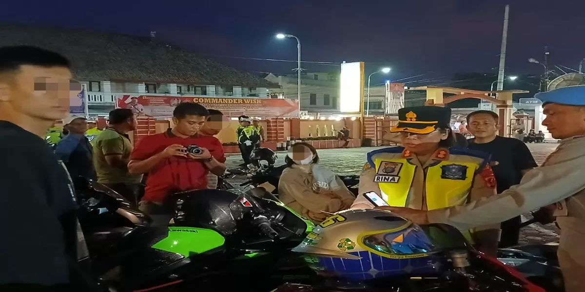 Kapolres Samosir ketika ikut kelapangan berperan Aktip menjalankan Rajia . (Realitas online.id/nas)