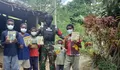 Kunjungi Anak-anak di Kampung Perbatasan, Satgas Yonif 512 QY Bagikan Buku Dan Alat Tulis