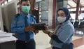Kejujuran Petugas Kebersihan Bandara Soekarno Hatta Menggembalikan Cek Rp35,9 Miliar