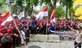 Ingin Berorasi Didepan MK, Massa Buruh Koyak-koyak Kawat Berduri