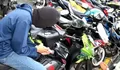 Dua Pelaku Curanmor Tertangkap Kamera CCTV di Depok