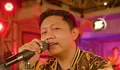 Lirik Lagu 'Iso Tanpo Kowe' - Denny Caknan dan Terjemahannya