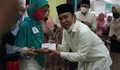 Sholat Tarawih di Desa Juragan, Bupati Batang Wihaji Serahkan Bahtuan Ratusan Juta 