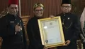 H. Imam Musanto Terima Penghargaan BK DPRD Kota Depok Award 2022