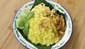 Resep nasi kuning rice cooker ayam suwir serundeng ala Devina Hermawan, hemat dan praktis!