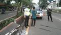 Sebuah Truk dan Sepeda Motor Terlibat Kecelakaan di Jalan Raya Jakarta Bogor KM 48*