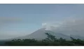 Gunung Semeru, hari ini terjadi 24 kali erupsi dan kawah mengeluarkan asap setinggi 300 meter