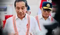 Didesak wartawan siapa menteri yang bakal kena reshuffle, Jokowi hanya bergumam dan angguk angguk kepala