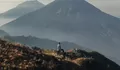 Keindahan Paripurna! Yuk Mendaki ke Wisata Alam Gunung Prau, Jawa Tengah : Bisa Lihat Dua Gunung Sekaligus