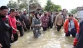 Bantuan Korban Banjir - Mensos mendatangi dapur umum di Sentra Margo Laras Pati, Jawa Tengah