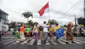 Sambut Hari Sarung Nasional, Pecinta Budaya Semarang Fashion Show di Jalanan