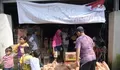 Korban Kebakaran Plumpang Terima Sembako Bantuan: Berguna Bagi Kami