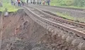 Perjalanan Kereta Api Bogor Sukabumi Dibatalkan Akibat Longsor di Empang