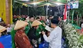 Rektor USM Berikan Caping Warga Sragen sebagai Simbol Masyarakat Makmur