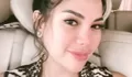 Nikita Mirzani heran gaya berpakaian Dewi Perssik yang udik dan tidak matching: Gak bayar fashion stylist!