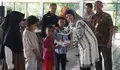 Pj Bupati Batang Lani Dwi Rejeki Bagikan Santunan Rp1,5 Miliar, Anak Yatim Piatu Bisa Ikut Senyum saat Lebaran