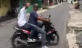 Dua orang berkulit hitam di Yogyakarta diduga berusaha menarik motor dari tepi jalan, mengaku jadi SAMSAT