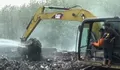 Titik Api Masih Menyala di TPA Darupono Kendal, Alat Berat Dikerahkan Urai Sampah