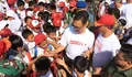 Foto Foto Kemeriahan Pembagian Bendera Merah Putih di Pasar Cibinong Bogor