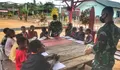 Pengabdian Tanpa Batas, Satgas Yonif 512 Kerahkan Anggota Jadi Guru Di Perbatasan RI-PNG