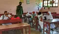 Hadir Di Sekolah Jadi Guru Bantu, Satgas Yonif 512/QY Ajak Anak-anak Perbatasan Papua Patuhi Protokol Kesehatan