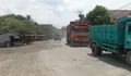 Perbup Operasional Tambang ‘Lumpuh’ di Rumpin, Warga Keluhkan Truk Tambang Masih Bebas Ngaspal di Siang Hari