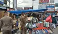 Nekat Mangkal di Trotoar Pasar Cibinong, Puluhan PKL Kena ‘Garuk’ Satpol PP