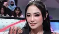 Dikabarkan Putus dengan Sang Kekasih, Begini Reaksi Dewi Perssik 