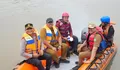 Naik Perahu Karet, Bobby Nasution Cek Progress Gotong Royong Bersih-bersih Sungai Deli