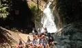 SatBrimob D Pelopor Luwu Raya Nikmati Akhir Pekan Bersama Keluarga di Objek Wisata Air Terjun Bantimurung