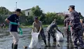 Dukung Program Kali Bersih, Prajurit TNI AL Ramai-ramai Bersihkan Sungai Code