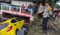 Tabrak Lari Pemotor di Rengasdengklok, Mobil Anggota Polisi Berakhir Nyemplung ke Kali