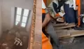 Lantai Dua Tangsi Belanda Ambruk Saat Studi Tur, Puluhan Siswa SD di Siak Terluka