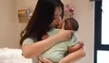 ‎Momen Nita Vior Gendong Anak Pertama yang Masuk Usia 2 Bulan, Nikmati Peran Sebagai Ibu Siaga!