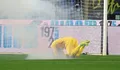 Insiden Flare Warnai Laga Cremonese vs Inter Milan, Emil Audero Alami Cedera namun Tetap Lanjutkan Pertandingan