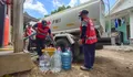 Dampak Banjir Bandang Jember Masih Terasa, PMI Salurkan 3.600 Liter Air Bersih ke Warga Desa Pakis Kecamatan Panti