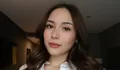 Heboh! Edelenyi Greta Iren Foto Pakai Baju Pengantin Adat Betawi Lengkap dengan Siangko, Kakak dari mendiang Laura Anna Menikah?