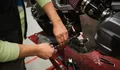 Biar Nggak Ngelos! Ini Pentingnya Rutin Kencangkan Baut Motor agar Tak Gampang Bergetar di Jalan