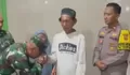 Momen Oknum Polisi-TNI Peluk dan Cium Tangan Pedagang Es Jadul usai Viral Tuduhan Tak Berdasar di Medsos