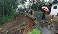 Hujan Deras Picu Longsor di Sukahaji Ciamis, Warga Gotong Royong Selamatkan Jalan dan Rumah Tetangga