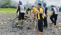 Bentuk Kepedulian  Lingkungan Jajaran Polres Jember Bersih-bersih Pantai Puger