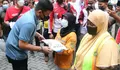 Wali Kota Medan Serahkan Bantuan untuk Petugas Kebersihan dan Komunitas Masyarakat