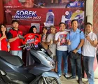 Dengarkan Saran Rekomendasi Ahli, 2 Konsumen Federal Oil Bawa Pulang Motor Matic dari Program Sobek Berhadiah