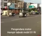 Viral! Video Pengendara Motor Nekat Potong Jalur Mobil Dinas Presiden Jokowi