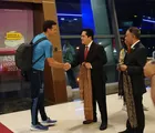 Tanda Persahabatan, Erick Thohir Kalungkan Kain dari Timor saat Sambut Timnas Argentina di Jakarta