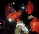Tim SAR Pada Akhirnya Berhasil Evakuasi Pendaki yang Cedera Kaki di Gunung Kerinci!