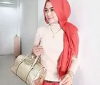 Poppy Indrawati, Guru SD Cantik Jadi Idola Banyak Netizen